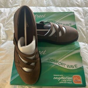 Easy Street Brown Faux Leather Women's
Wise Comfort Mary Janes 11W NWT